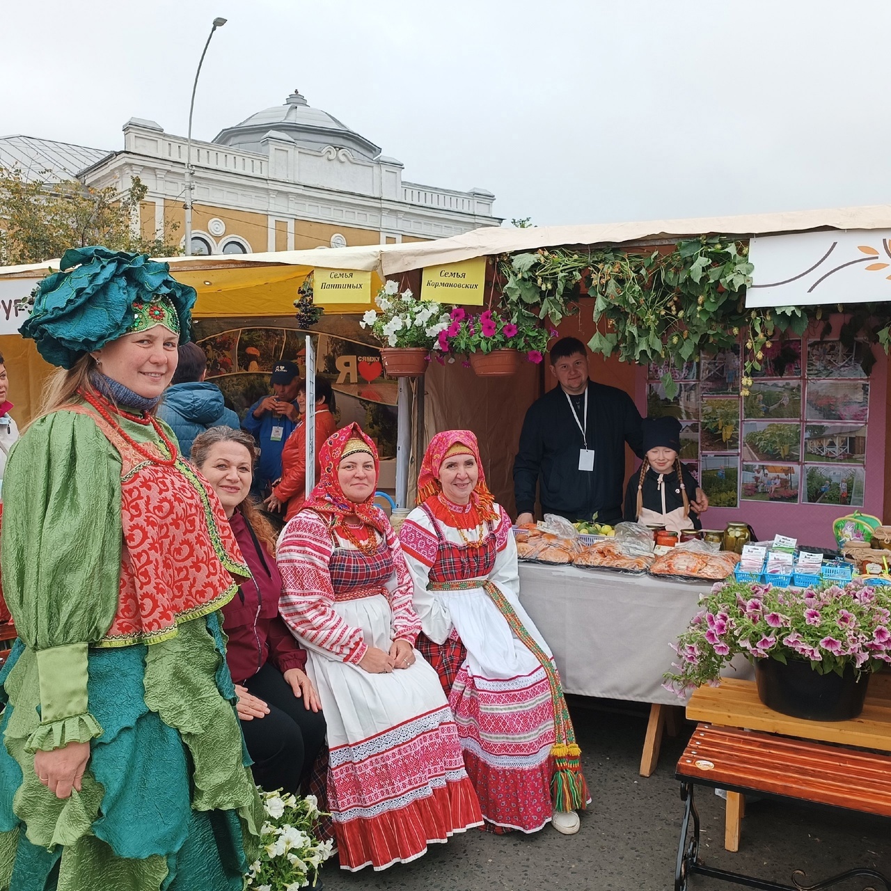 Поддержка участников конкурса «Вологодское подворье»..