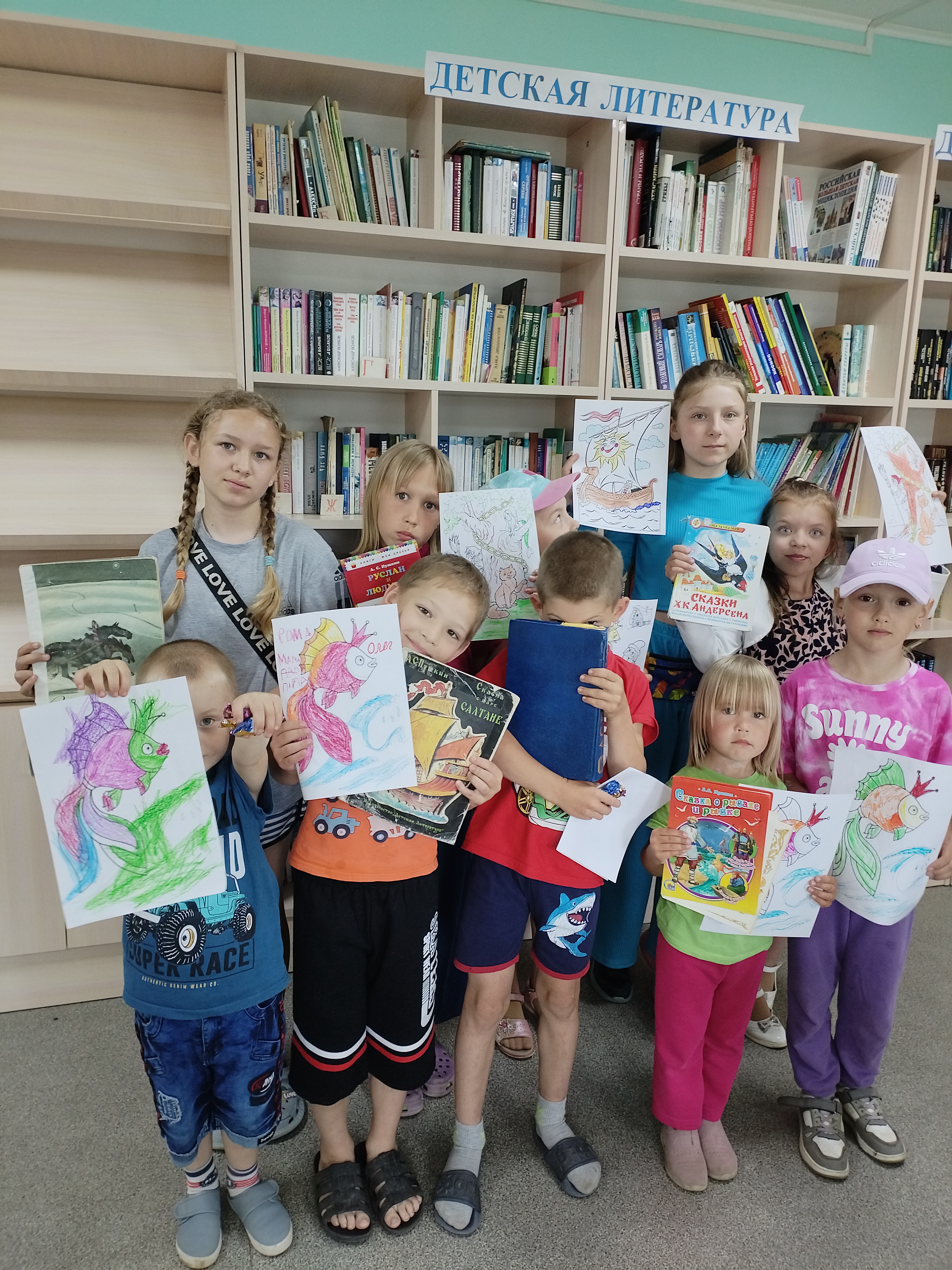 6 июня, в день рождения Александра Сегеевича Пушкина, в Копыловской библиотеке для детей прошла литературная игра &quot;Путешествие по сказкам Пушкина&quot;. Ребята расшифровывали слова и фразы. Составляли слова и отгадывали из какой они сказки. Подбирали картинки.