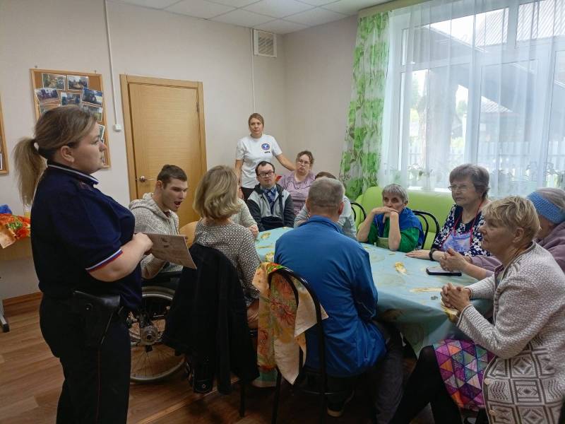В рамках Единого дня профилактики мошенничеств начальник ОУУП и ПДН Вера Блажевская посетила участников реабилитационных групп Комплексного центра Нюксенского округа..