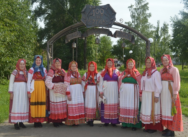 В рамках реализации социально значимого проекта «Спасительное слово доброй сказки» 16 июля 2023 года в г. Котласе состоялась театральная постановка «Вечер сказителей»..