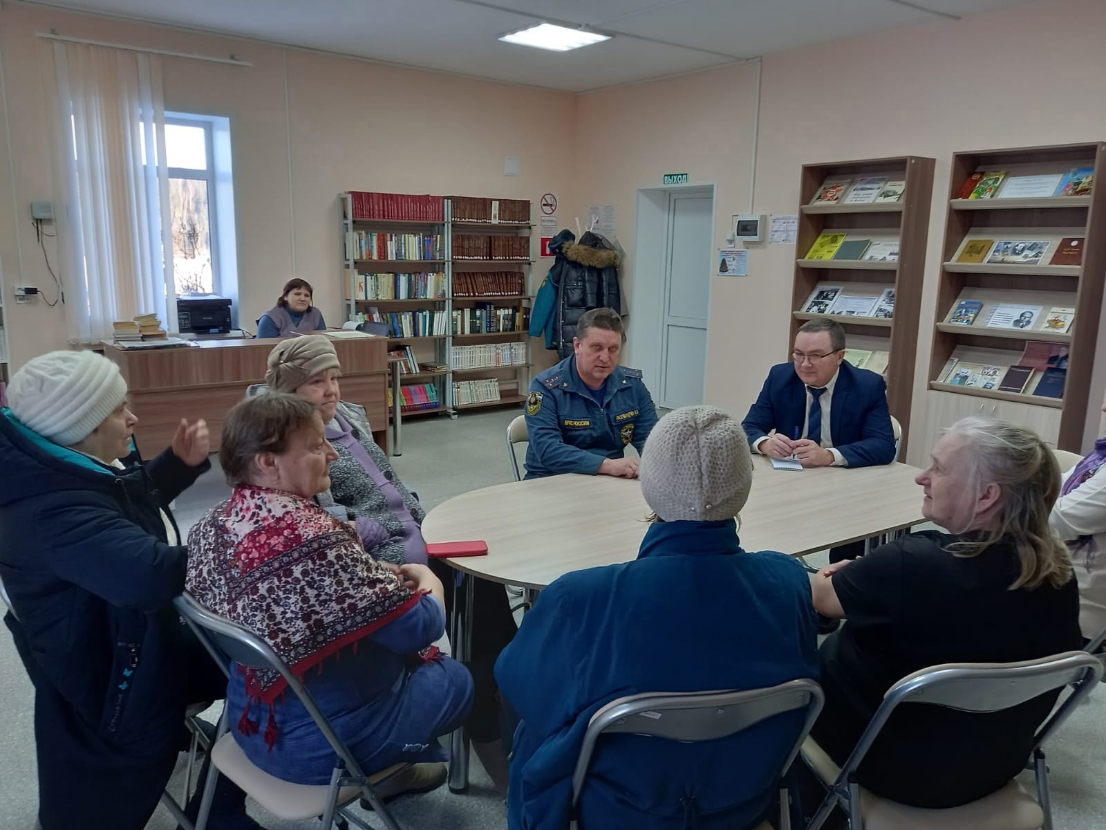 ВЧЕРА, 19 ЯНВАРЯ, В ПОСЕЛКЕ МАТВЕЕВО СОВМЕСТНО С НАЧАЛЬНИКОМ НЮКСЕНСКОГО ТЕРРИТОРИАЛЬНОГО ОТДЕЛА ЕЛЕНОЙ ЛИХАЧЕВОЙ И НАЧАЛЬНИКОМ 26 ПСЧ ПО ОХРАНЕ С. НЮКСЕНИЦА ВИКТОРОМ РАСКУМАНДРИНЫМ ВСТРЕТИЛИСЬ С ЖИТЕЛЯМИ, КОТОРЫЕ ОЗВУЧИЛИ РЯД ВОЛНУЮЩИХ ПРОБЛЕМ..