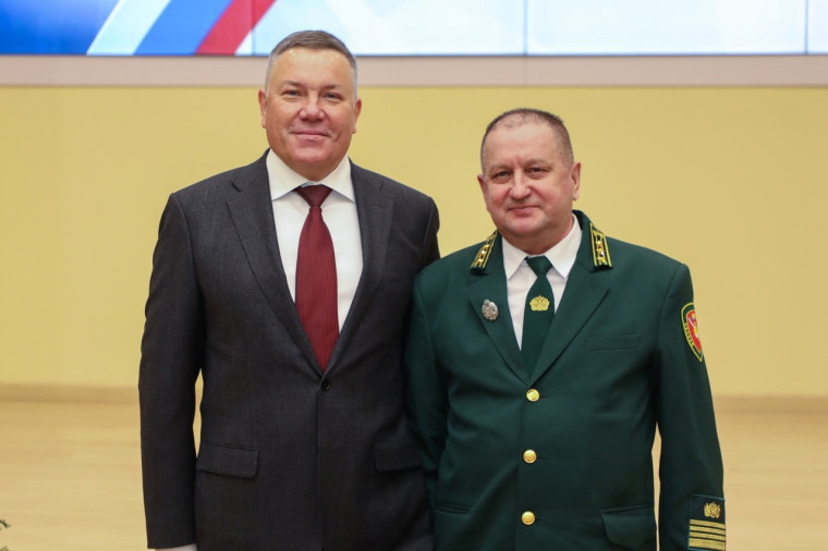 Сегодня Губернатор Вологодской области Олег Александрович Кувшинников вручил заслуженные награды специалистам лесного хозяйства.. Сегодня Губернатор Вологодской области Олег Александрович Кувшинников вручил заслуженные награды специалистам лесного хозяйства..