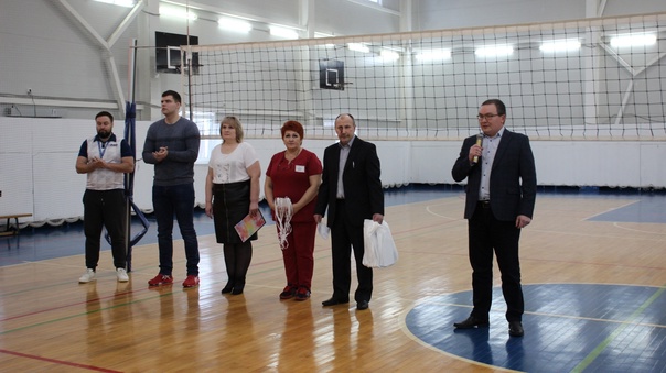 Сегодня в физкультурно-оздоровительном комплексе "Газовик" в с. Нюксеница принял участие в открытии областных соревнований по волейболу среди мужских и женских команд "Белая лебедь".. Сегодня в физкультурно-оздоровительном комплексе "Газовик" в с. Нюксеница принял участие в открытии областных соревнований по волейболу среди мужских и женских команд "Белая лебедь"..