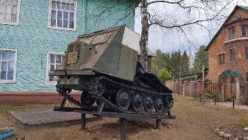 Памятник-трактор ТДТ-40.